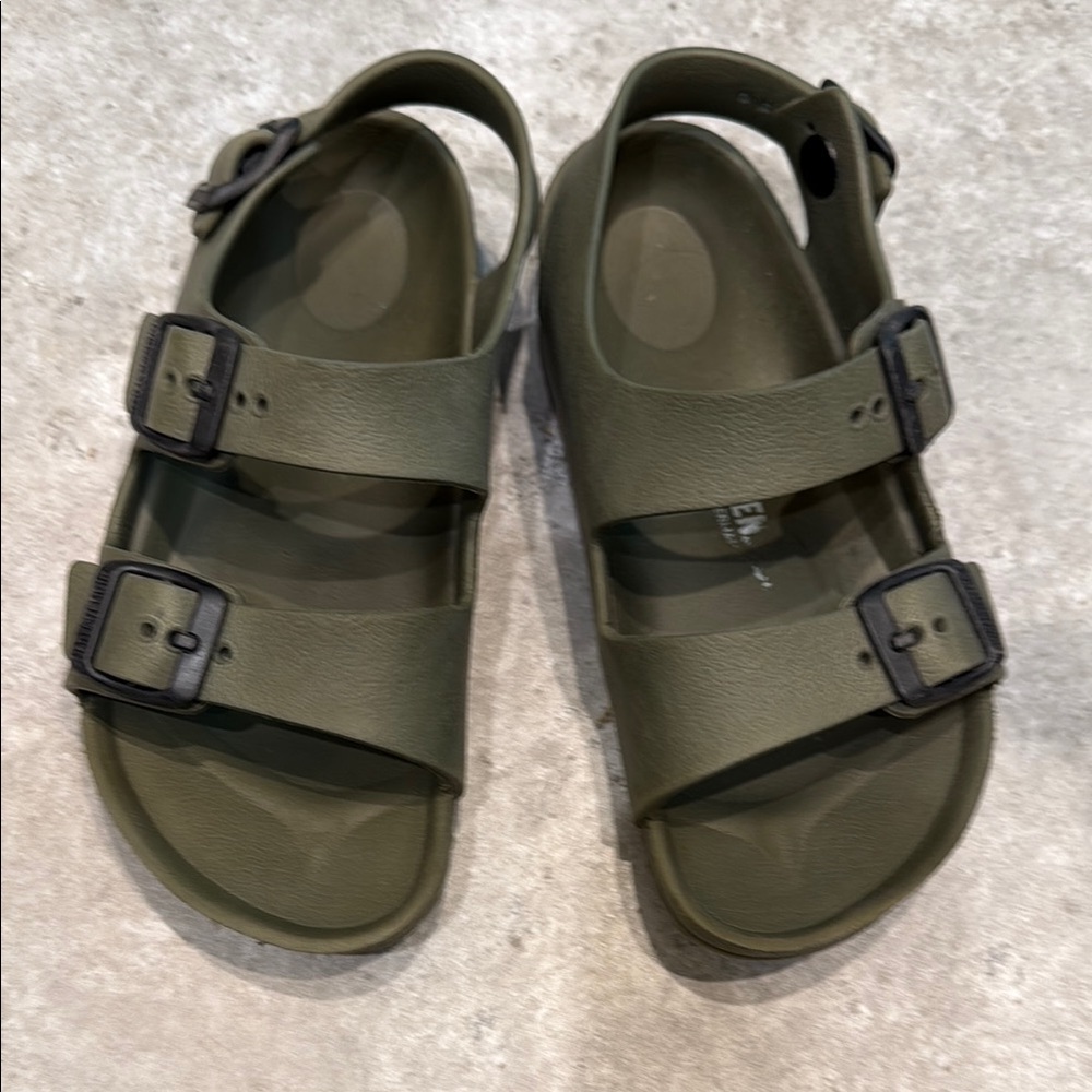 Birkenstock Kids Olive Green Sandals with Buckle Straps Size 31